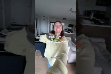 WHAT A DIETITIAN EATS IN A DAY