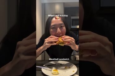 What I eat in a day to stay fit + healthy #food #sandwich #runner #whatieatinaday #healthylifestyle