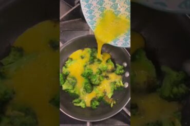 Healthy Breakfast Idea #1 #suziestouch #easyrecipes #viral #healthyfoods #cookwithme #broccoli #eggs