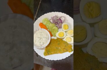Healthy Lunch || Oats Paratha|| Raita & Boiled Egg || #shorts #healthylunch #oats #foodshorts