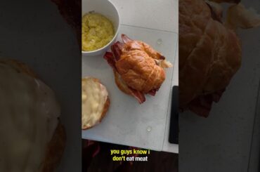 10 minute breakfast sandwich with ingredients from #traderjoes #food #breakfast