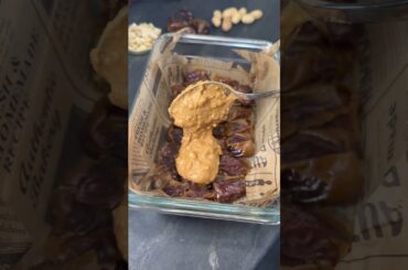 Healthy snickers snack made with dates #recipe #dates #peanut #easyrecipe #healthy