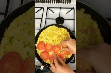 Quick and Easy Breakfast Healthy Pizza || Tortilla Cheese Omelette || Breakfast Ideas #shorts