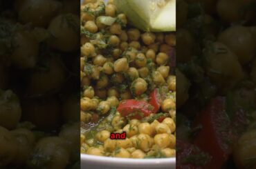Quick & Healthy Mediterranean Chickpea Salad Recipe!