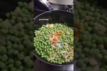 Aloo matar healthy breakfast recipe#shotr #biharistyle #mataraloorecipe #healthy #recipe #viralvideo