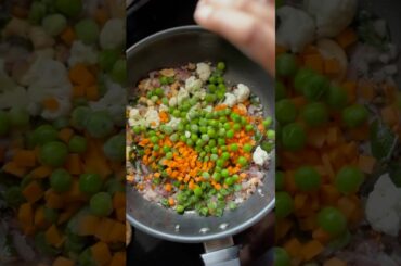 Isse easy & healthy breakfast Kya hoga??#shorts #upma #sujiupmarecipe