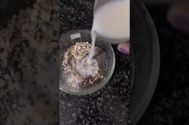 Overnight soaked oats and chia seeds for weight loss and diet