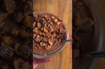 Low Calorie, High Protein No Bake Reese’s PB Cup Brownie Cheesecake (UNDER 5 minutes)