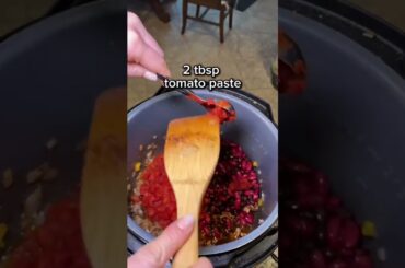 Slow Cooker Turkey Chili  #caloriedeficit #slowcookerrecipe #easyrecipe #highprotein #recipe