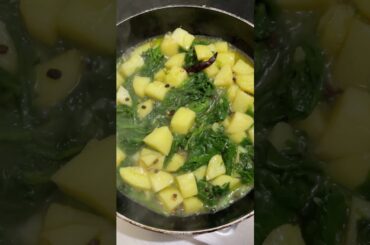 4 Ingredients Easy recipe/Palak Aloo/#shorts #ytshorts #viralvideo #recipe   #cooking #home #healthy