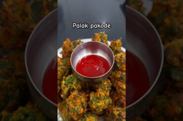 Crispy palak pakoda recipe | palak pakoda #crunchytreats #shorts #cooking #pakorarecipe