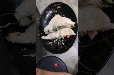 Kya aapne baccho ke liye 5min waali healthy sandwich banya h? #sandwich #shorts #tastethetrends