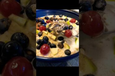 Healthy breakfast | Oats #shorts #ytshorts #breakfast #brunch #healthy #foodlover #berries #recipe