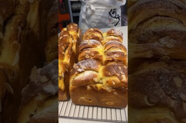 #food #chickencroissant #baking #howtomakechickenbhunamasala #bread #foodie #bakery #breadroll