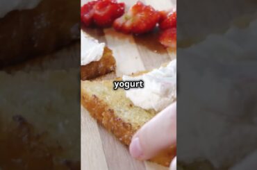 VIRAL Sweet & Healthy Yogurt Berry Toast! #healthy #superfoods