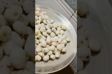 Healthy snacks #shorts #ytshorts #moodyfoodie #trending #makhana #vrat #recipe #viralvideo #foodie
