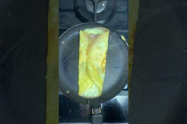 Healthy 2 minute omelette sandwich for breakfast