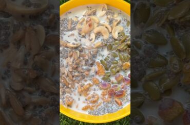 Over night oats healthy breakfast. #oats #overnightoatmeal #healthybreakfast #weightlossrecipe