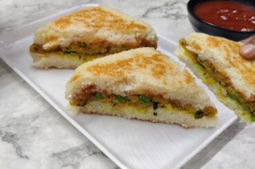 Aloo Matar Sandwich Recipe | Aloo Matar Sandwich Without Bread | Semolina Potato Breakfast Recipe