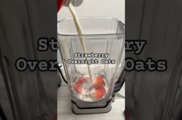 High-protein strawberry overnight oats for weight loss! Easy, filling, and yummy! #Fatloss #mealprep