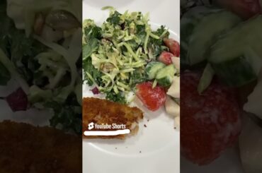 Healthy Dinner Idea: Kale Salad, Fruit Salad, Baked Fish Fillet #food #ulamideas