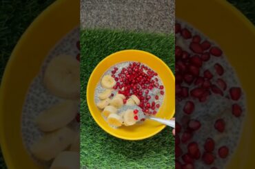 Chia pudding healthy breakfast. #chiaseeds #shorts #trending #viralvideo #chiapudding #health