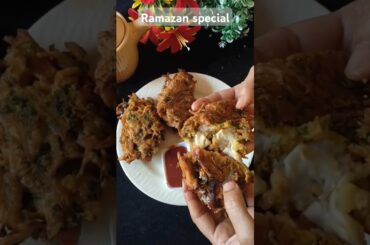 Iftar recipe onion bread pakoda #shorts #youtubeshorts #iftarrecipe #iftar