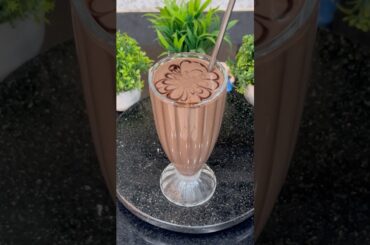 Healthy Cocoa Banana Shake |Quick & Tasty Drink #healthyfood #quickrecipe #shorts #trending