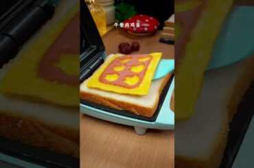 Get a simple and quick and nutritious sandwich when you are hungry. Sandwich machine