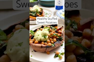 Stuffed Sweet Potato Recipe with Chickpeas and Avocado Crema! #sweetpotatorecipes #healthyrecipes