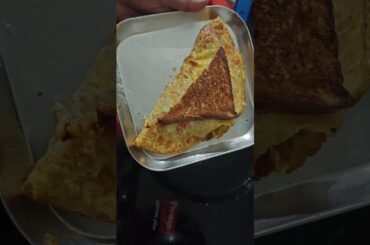 Breakfast Omlette With Cheese | Easy BreakFast Recipe #eggomelette #omlet #egg #eggrecipe #pizza #yt