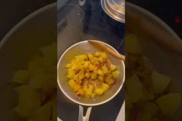 Healthy lunch box recipes potato fry #shorts #trending #potato spinach fry#healthy