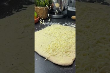 Experiment with Baking pull-apart Sourdough Bread with garlic butter and cheese.