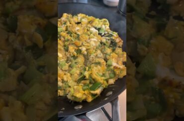 A simple breakfast scrambled eggs with green onions | Breakfast Ideas