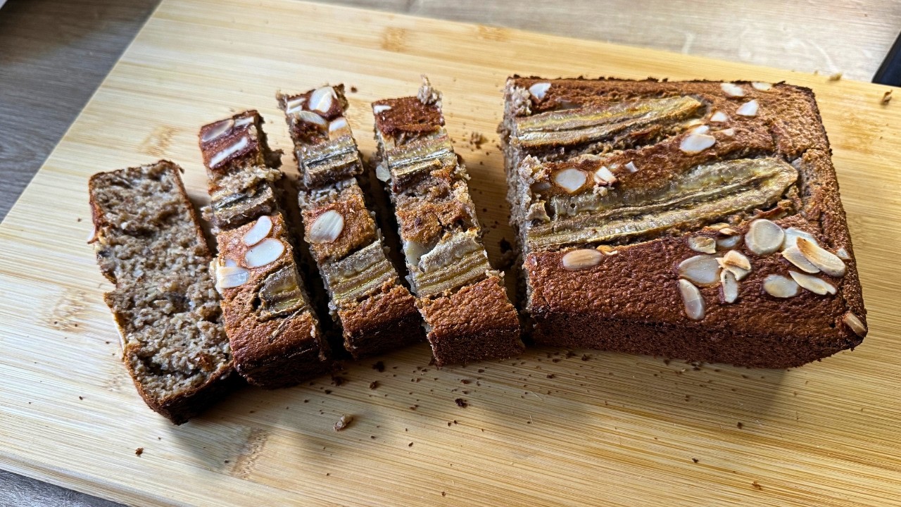 No sugar, no flour, dairy-free healthiest banana bread in the world! No sugar, no flour, dairy-free healthiest banana bread in the world!