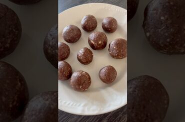 Spicy Date & Almond Energy Balls