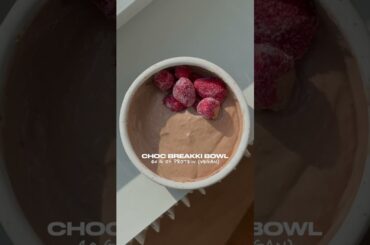 Healthy Choc Breakfast Bowl - 40 g of Protein, Vegan. // annrahel
