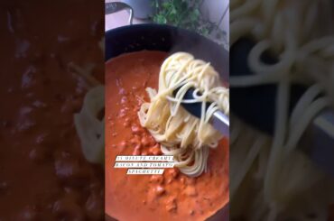 15 minute creamy bacon and tomato spaghetti #food #lowcaloriemeals