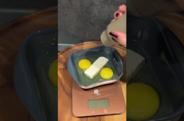 Baked feta eggs #fetaeggs #feta #eggs #recipe #foodtrend #food #cooking #lunch #healthylunch