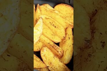 Rustic potatoes, flavor and practicality, perfect to accompany burgers and sandwiches