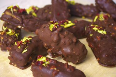 Snacks can be this healthy! No Bake Nutritious Energy Bar| Chocolate Snickers Style Oats & Nuts Bar