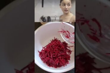 Alia Bhatt's Favourite Beetroot Salad Recipe #shorts #aliabhatt #food #beetroot #salad