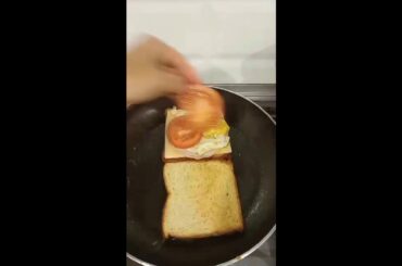 Let's Prepare #breakfast #sunnysideup #egg #ham #tomato #lettuce #sandwich #healthy #live #yummy