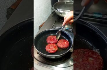 Healthy & Tasty Aloo Beetroot Tikki #shorts #ytshorts #alootikki #cutlet #tikki #snacks #iftar