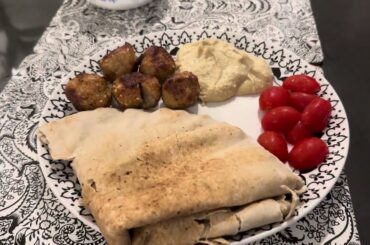 How to prepare healthy dinner recipe -Chicken balls, Lebanese bread, Hummus. Perfect for Iftar #desi