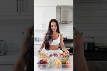 Snack boxes prepped for your busy week so you can make healthier choices more easily! #snacks #food