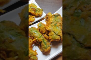Palak Pakoda Recipe | Aloo Stuffed Palak Ke Crispy Pakoda | Iftar Recipes | Ramzan Special Recipes