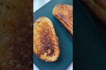 Grown Up Grilled Cheese! #grilledcheese #allthehealthythings #grilledcheesesandwich