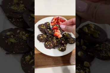 #strawberries #chipsandsalsa #snack #chocolate #strawberry #healthy #pistachio #recipes