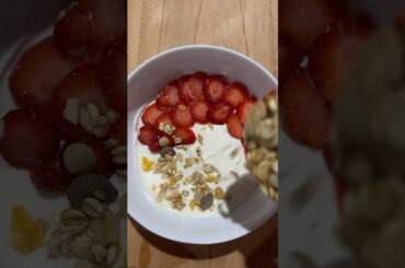 30 g High Protein Breakfast! #yogurtbowl #highprotein #healthy #asmr  #breakfast